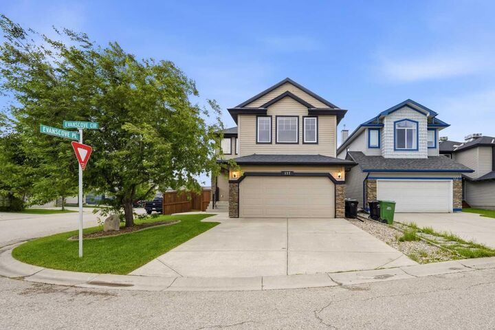 Property Photo: 137 Evanscove Circle NW AB T3P 0A2