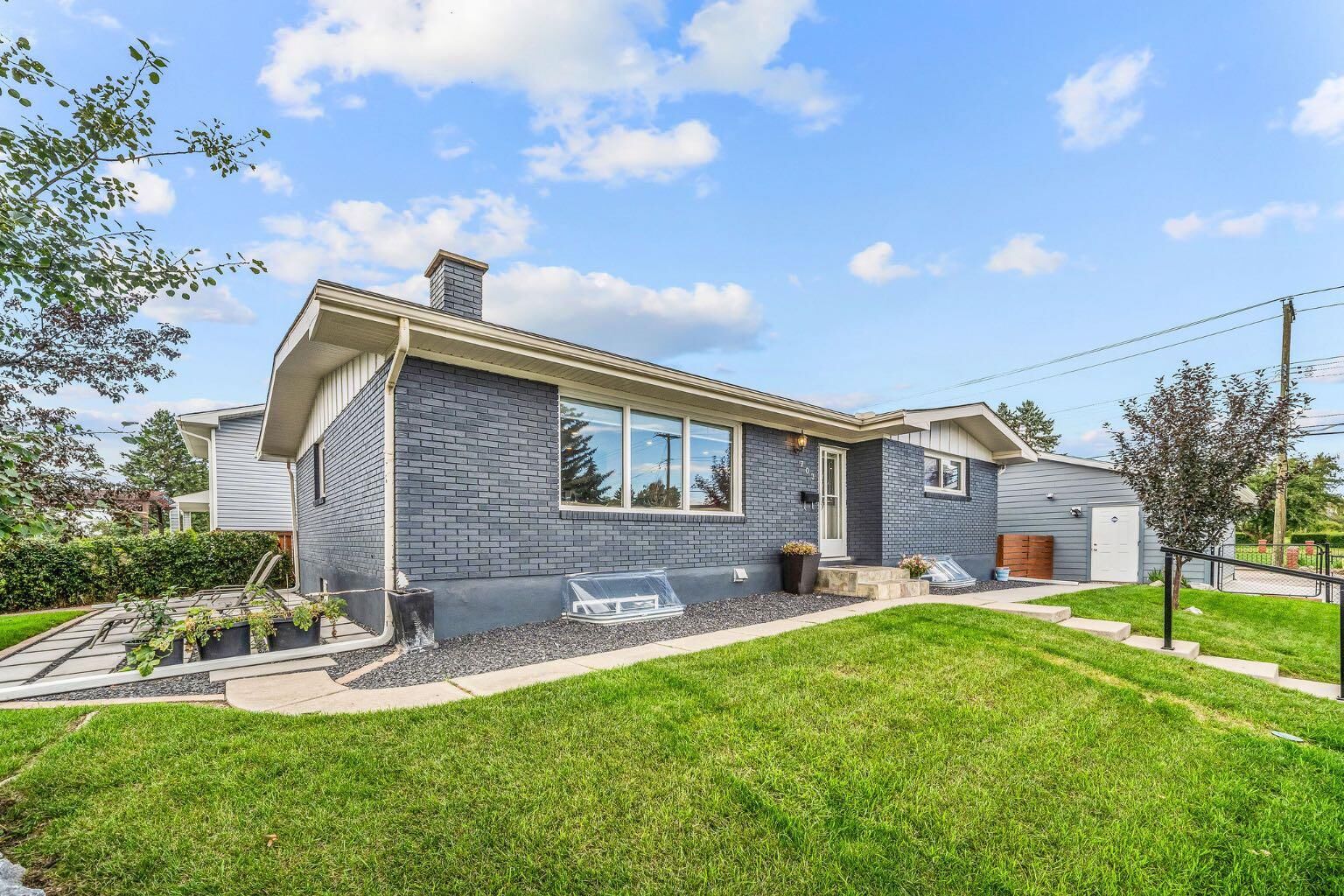 Property Photo:  703 Millar Road NE  AB T2E 5Z6 