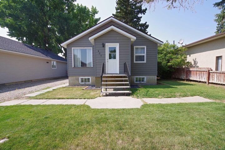 Property Photo: 607 6 Street N AB T0K 2K0