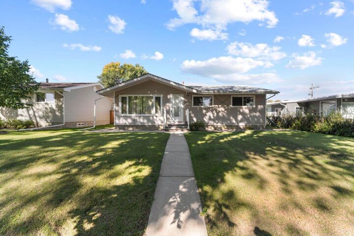 Property Photo: 4604 61 Street AB T4V 2H7