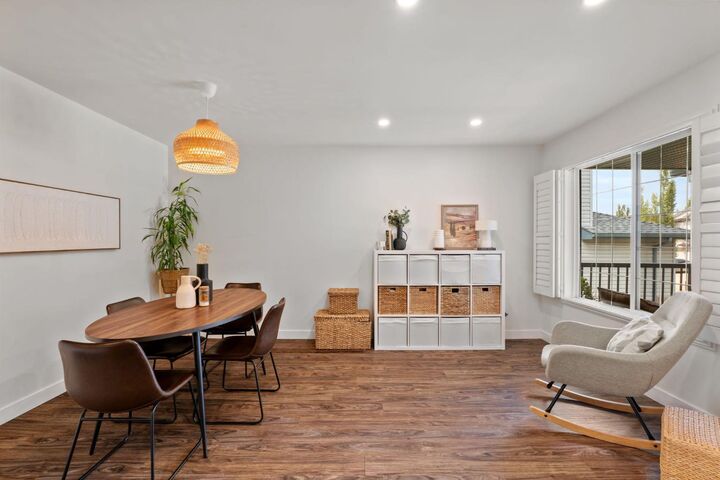 Property Photo: 3725 Douglas Ridge Way SE AB T2Z 3B7