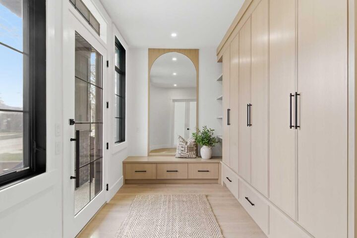 Property Photo: 218 19 Avenue NW AB T2M 0Y2