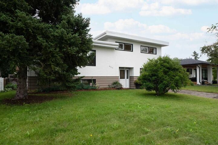 Property Photo: 8628 7 Street SW AB T2V 1G9