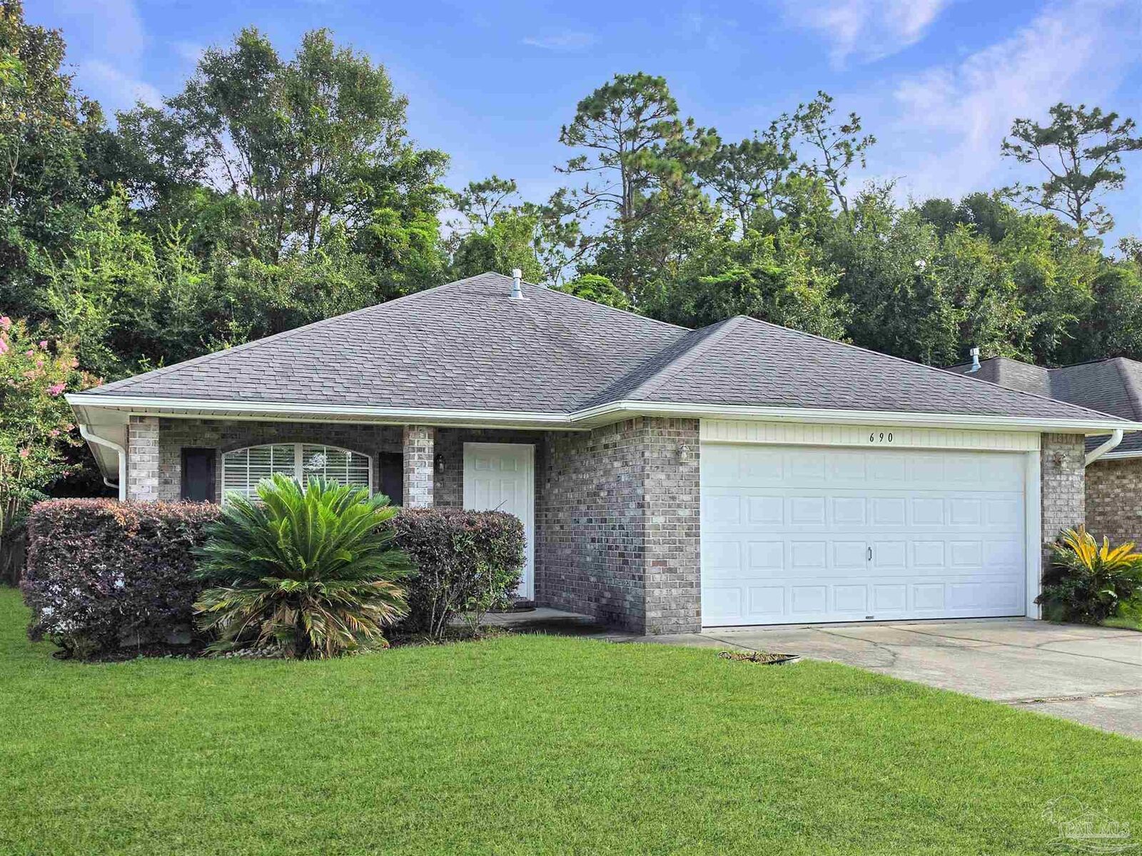 Property Photo: 690 Mozingo Ln FL 32514