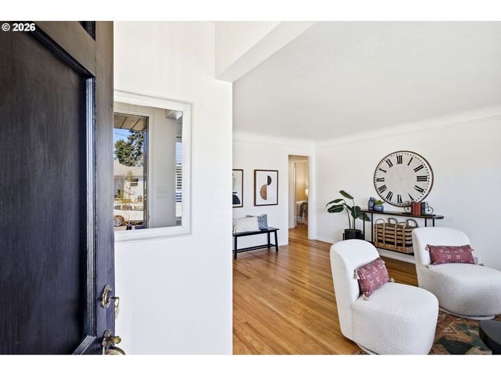 Property Photo: 5524 NE Couch St OR 97213