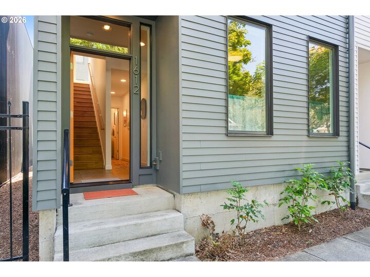 Property Photo:  1612 SE Claybourne St  OR 97202 