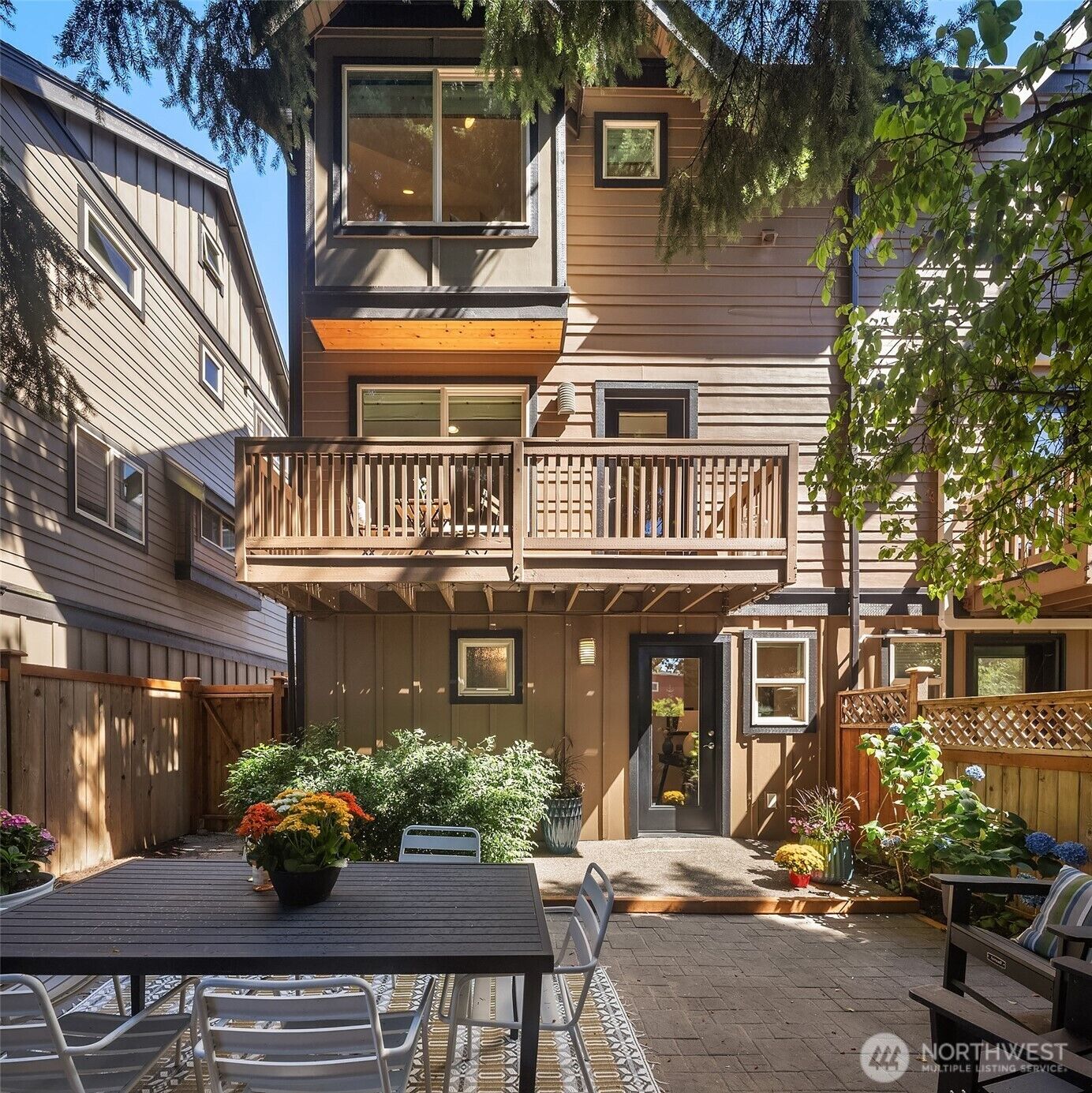 Property Photo: 9613 Roosevelt Way NE B WA 98115