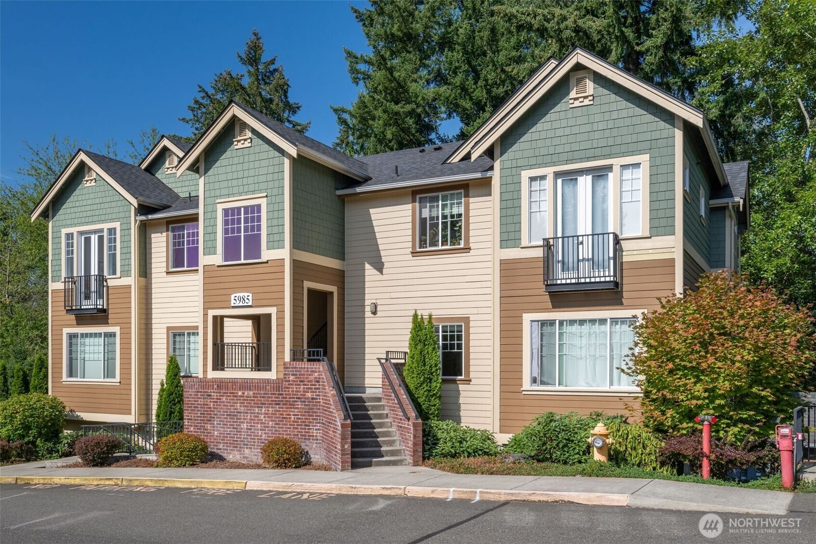 Property Photo:  5985  185th Court NE 1-301  WA 98052 
