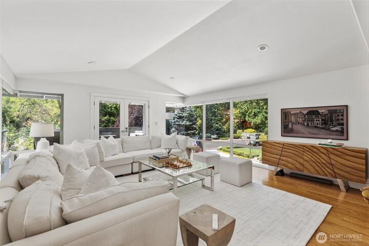 Property Photo:  2202  Sahalee Drive E  WA 98074 