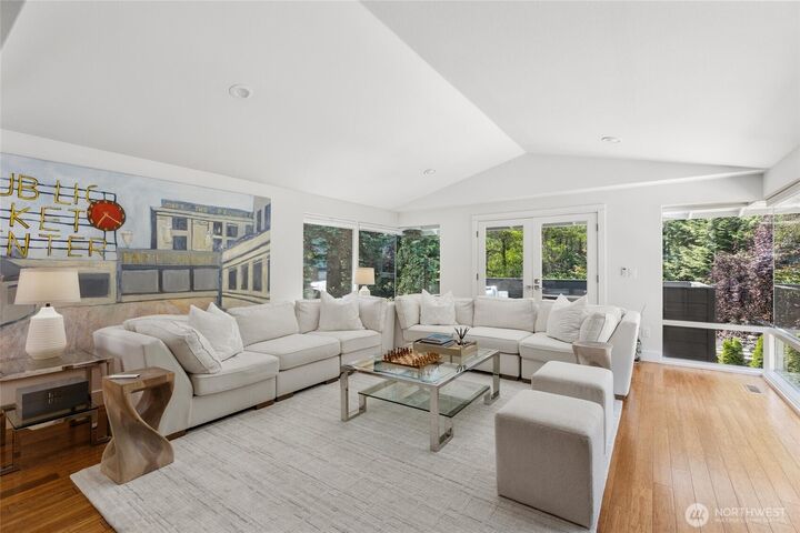 Property Photo: 2202 Sahalee Drive E WA 98074