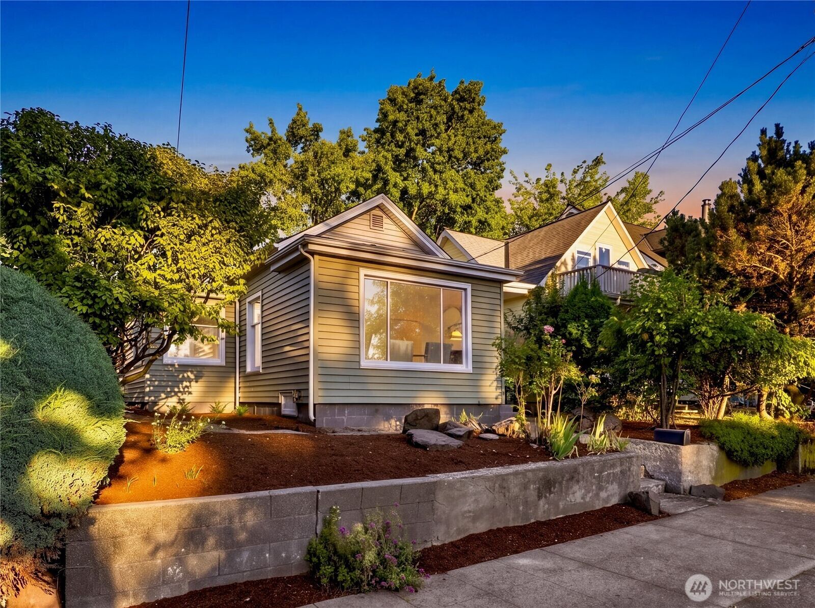 Property Photo: 6542 Greenwood Avenue N WA 98103