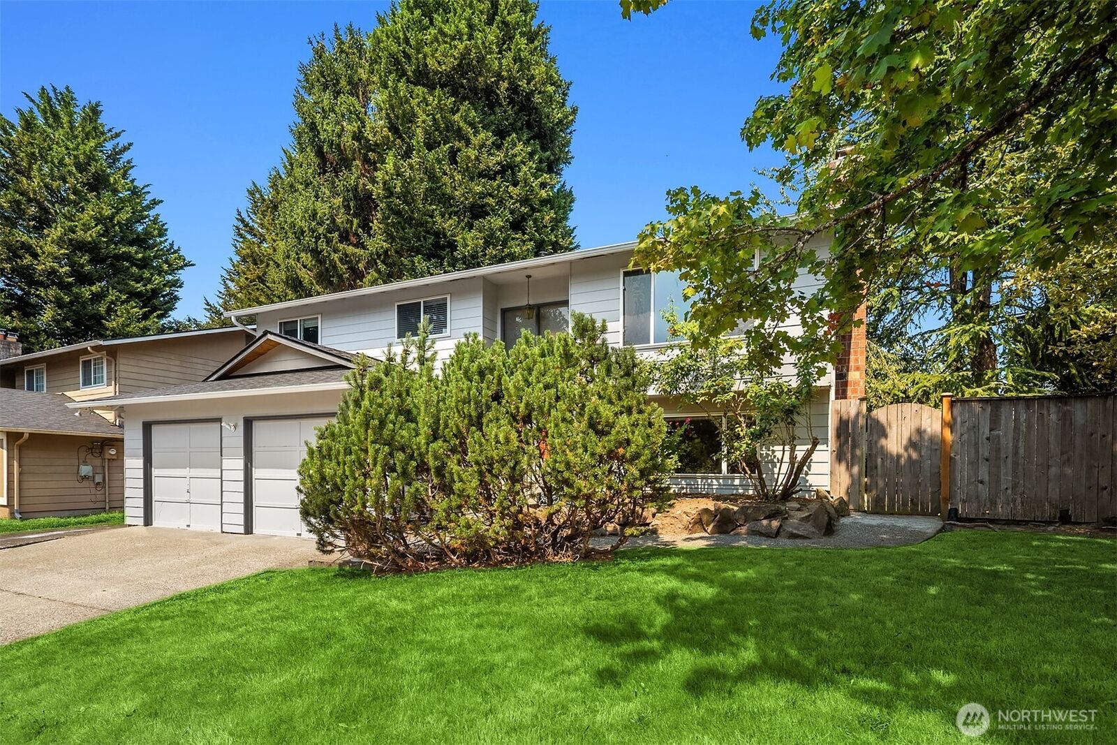 Property Photo: 12916 NE 136th Place WA 98034