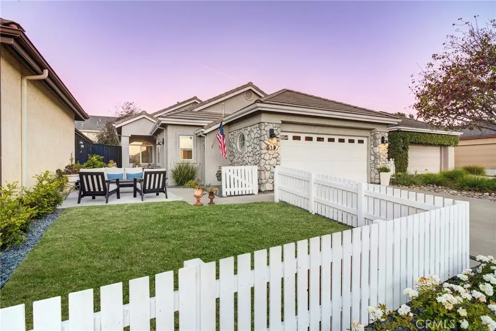 Property Photo: 519 Starlight CA 93420