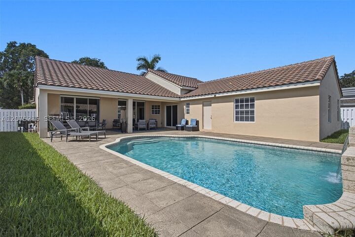 Property Photo:  609 Verona Pl  FL 33326 