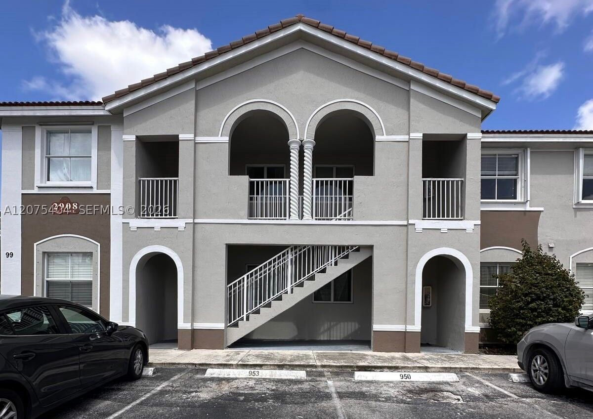 Property Photo: 2908 SE 17th Ave 202 FL 33035