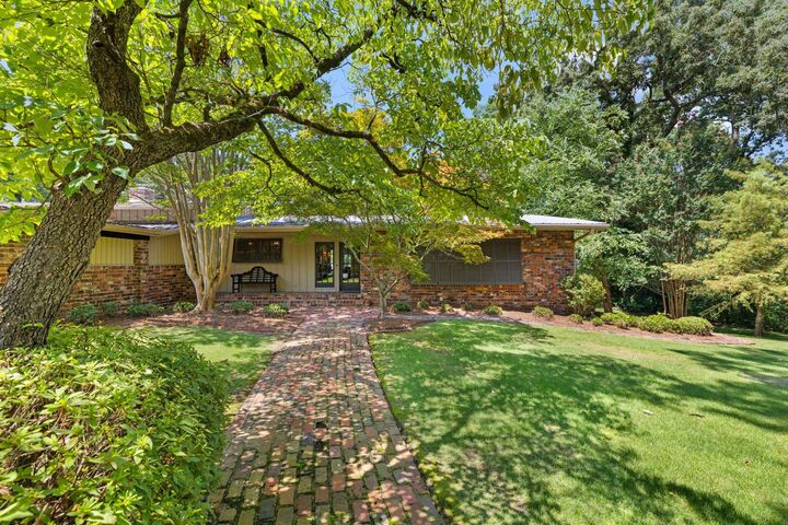 Property Photo:  1537 Woodard Dr  AL 35055 