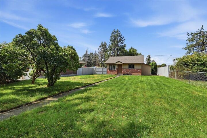 Property Photo:  4917 N Maple St  WA 99205 