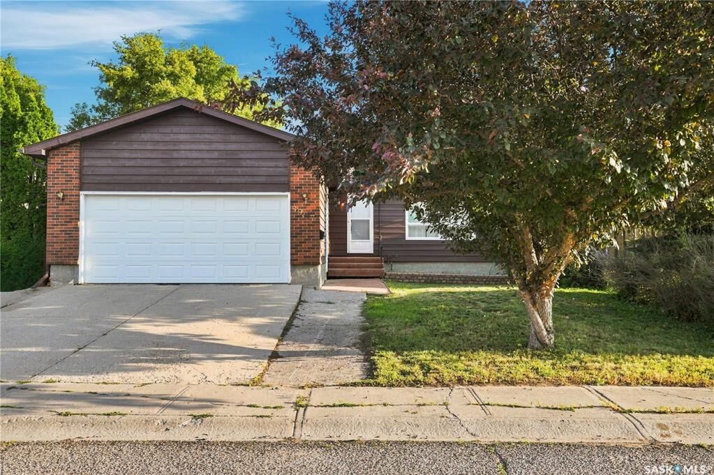 Property Photo:  5907 Hague Crescent  SK S4X 3K6 