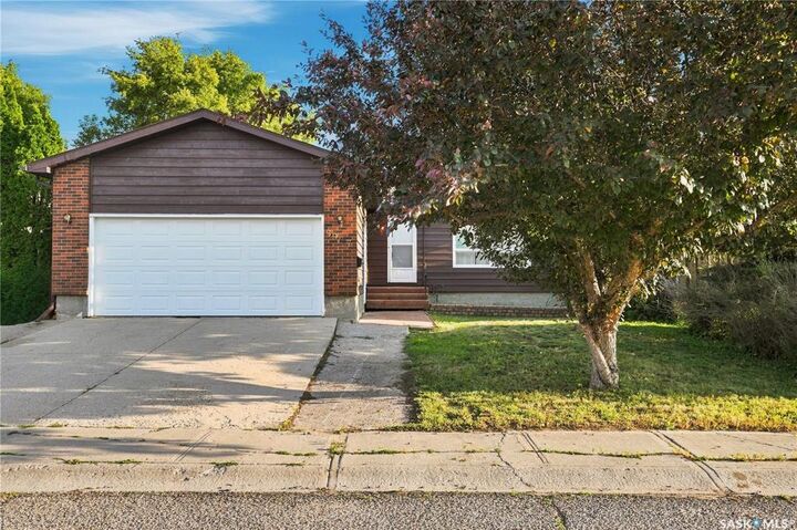 5907 Hague Crescent — photo 1