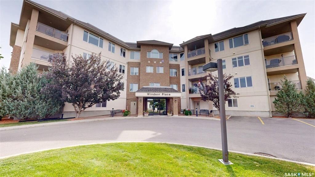 Property Photo: 3101 Renfrew Crescent E 305 SK S4V 3B6