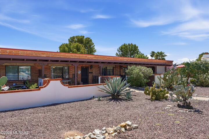 Property Photo: 385 S La Canada Drive AZ 85614