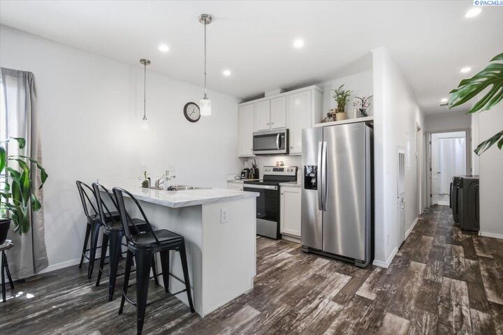Property Photo: 2021 Mahan Ave #G4 WA 99354