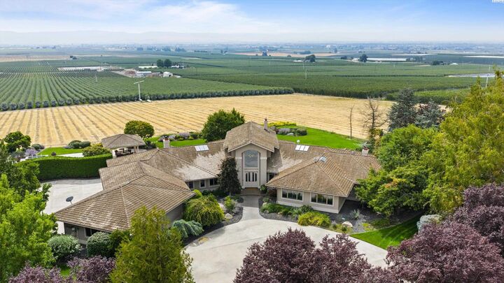Property Photo: 165804 Snipes Rd WA 98930