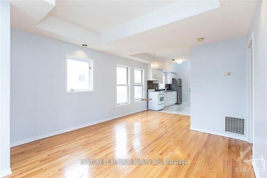 Property Photo: 450 Maclaren Street 11 ON K1R 5K6