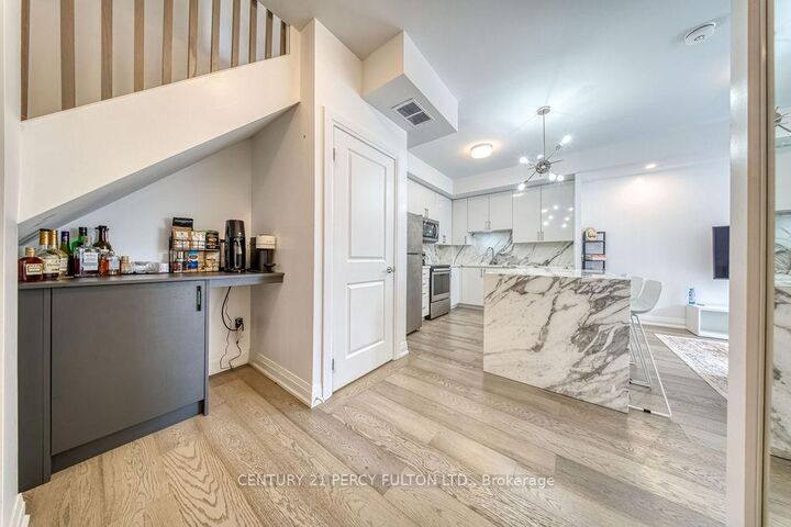 Property Photo:  5289 Highway 7 N/A D-803  ON L4L 0J1 