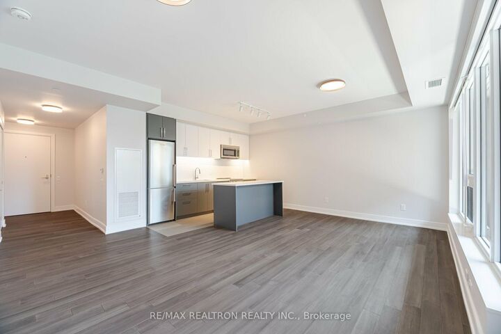 Photo de la propriété:  2525 Bathurst Street 514  ON M6B 2Y9 