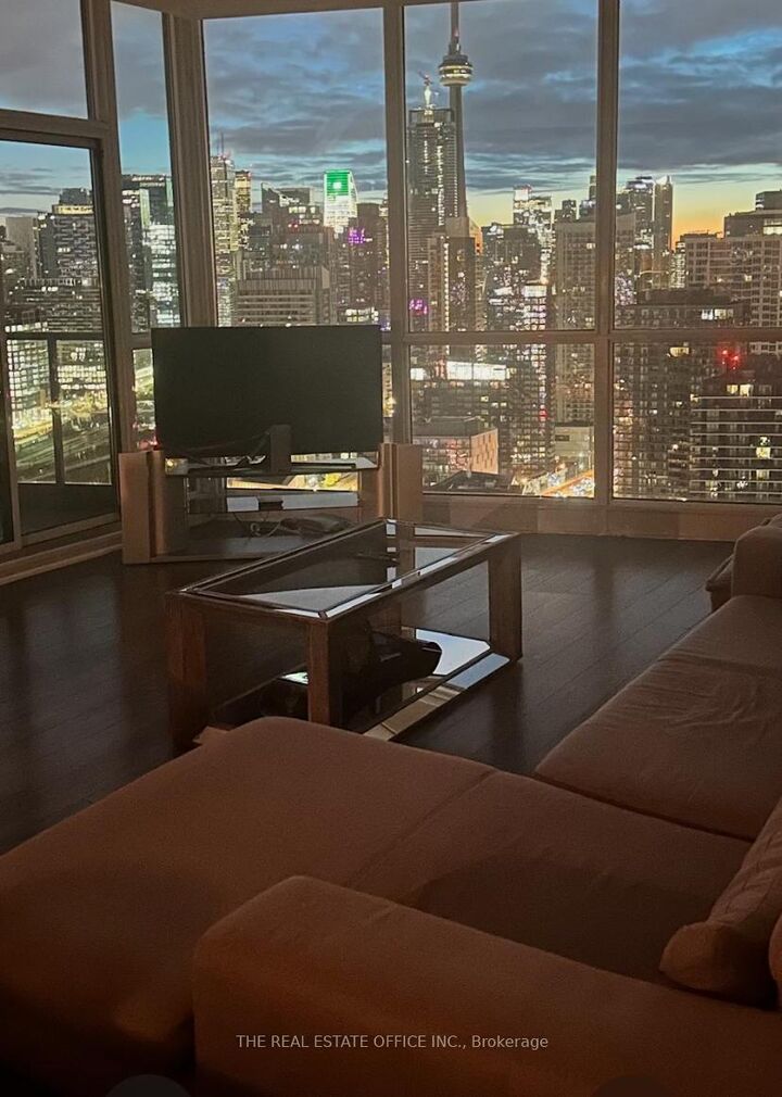 Property Photo: 219 Fort York Boulevard Uph 2 ON M5V 1B1