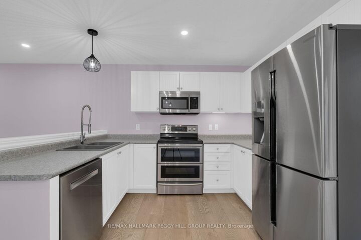Property Photo:  816 Jane Boulevard  ON L4R 5M4 
