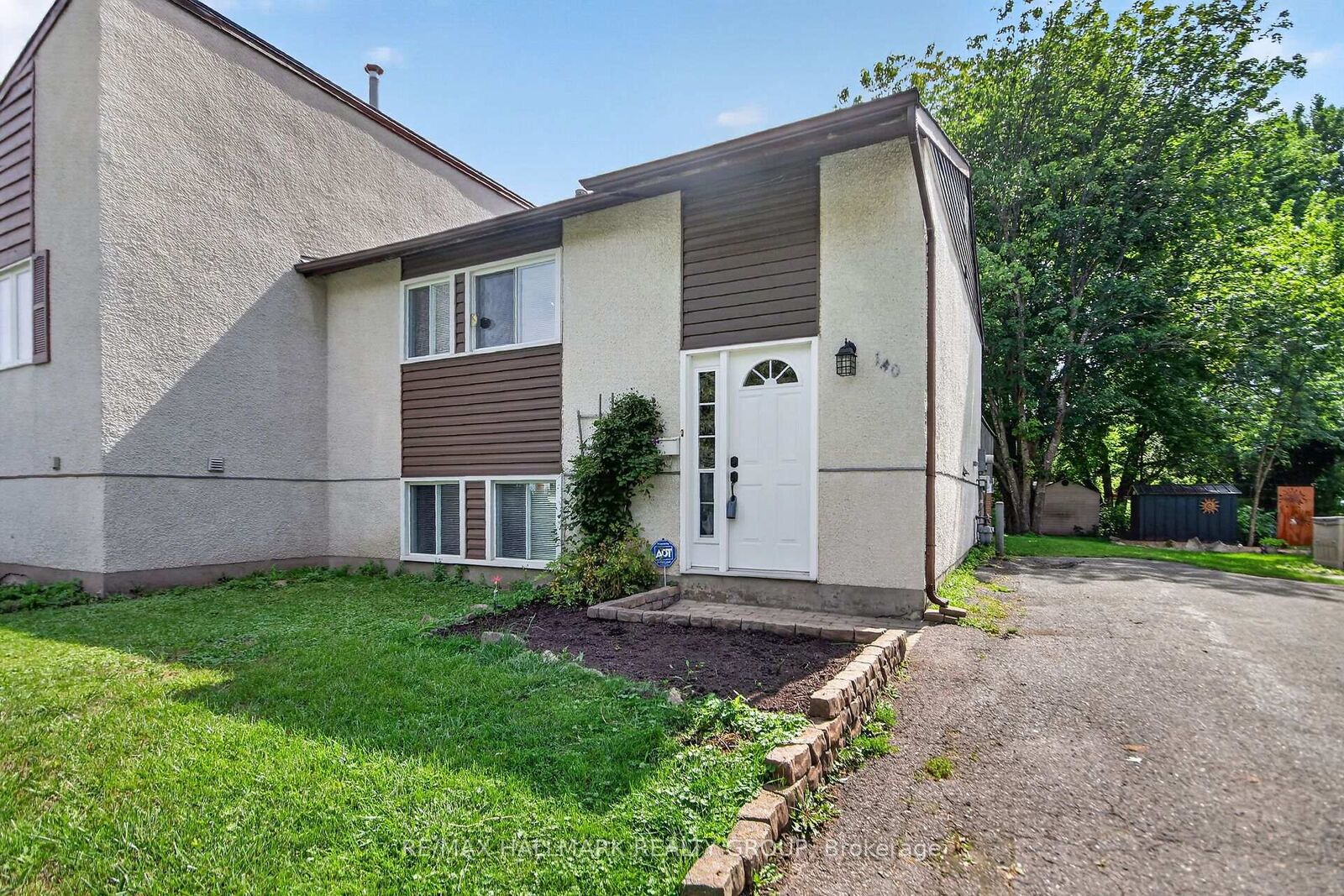 Property Photo: 140 Rothesay Drive ON K2L 1P1