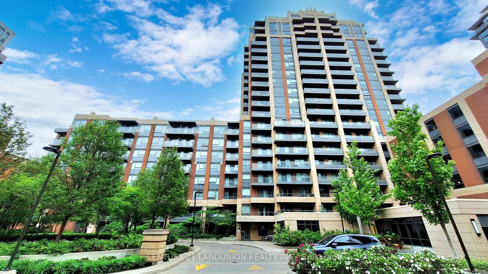 Property Photo:  18 Uptown Drive 808  ON L3R 5M5 