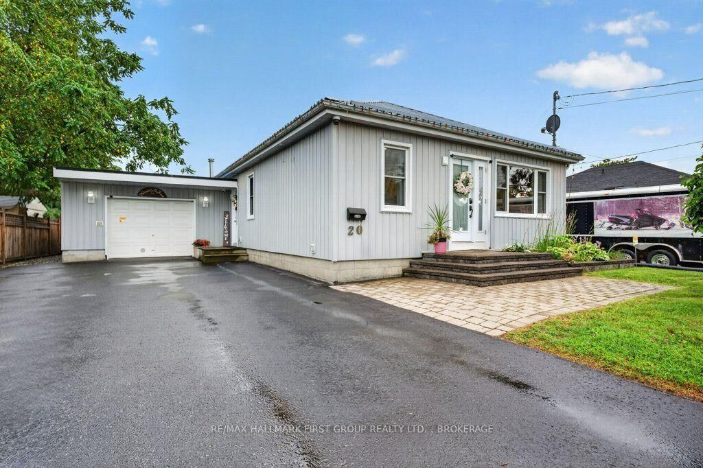 Property Photo:  20 Drennan Street  ON K7K 2R8 