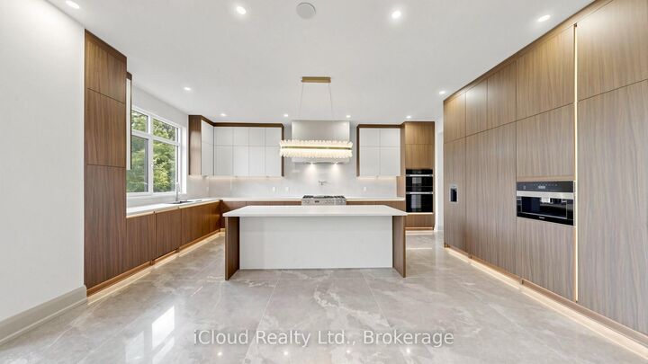 Property Photo: 2539 Rugby Road ON L5B 1T1