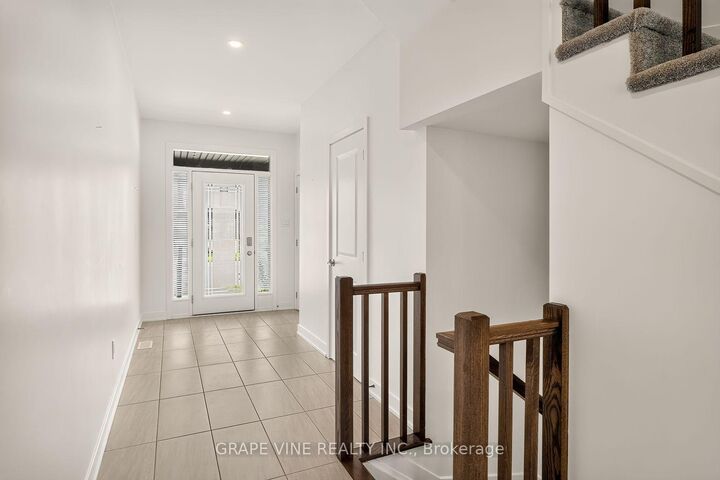Property Photo: 629 Knotridge Street ON K1W 0N7
