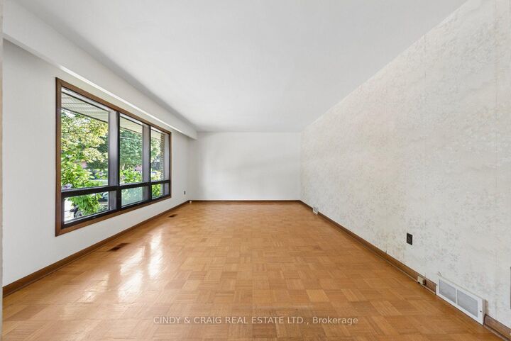 Property Photo: 522 Dunkirk Avenue ON L1H 3G7