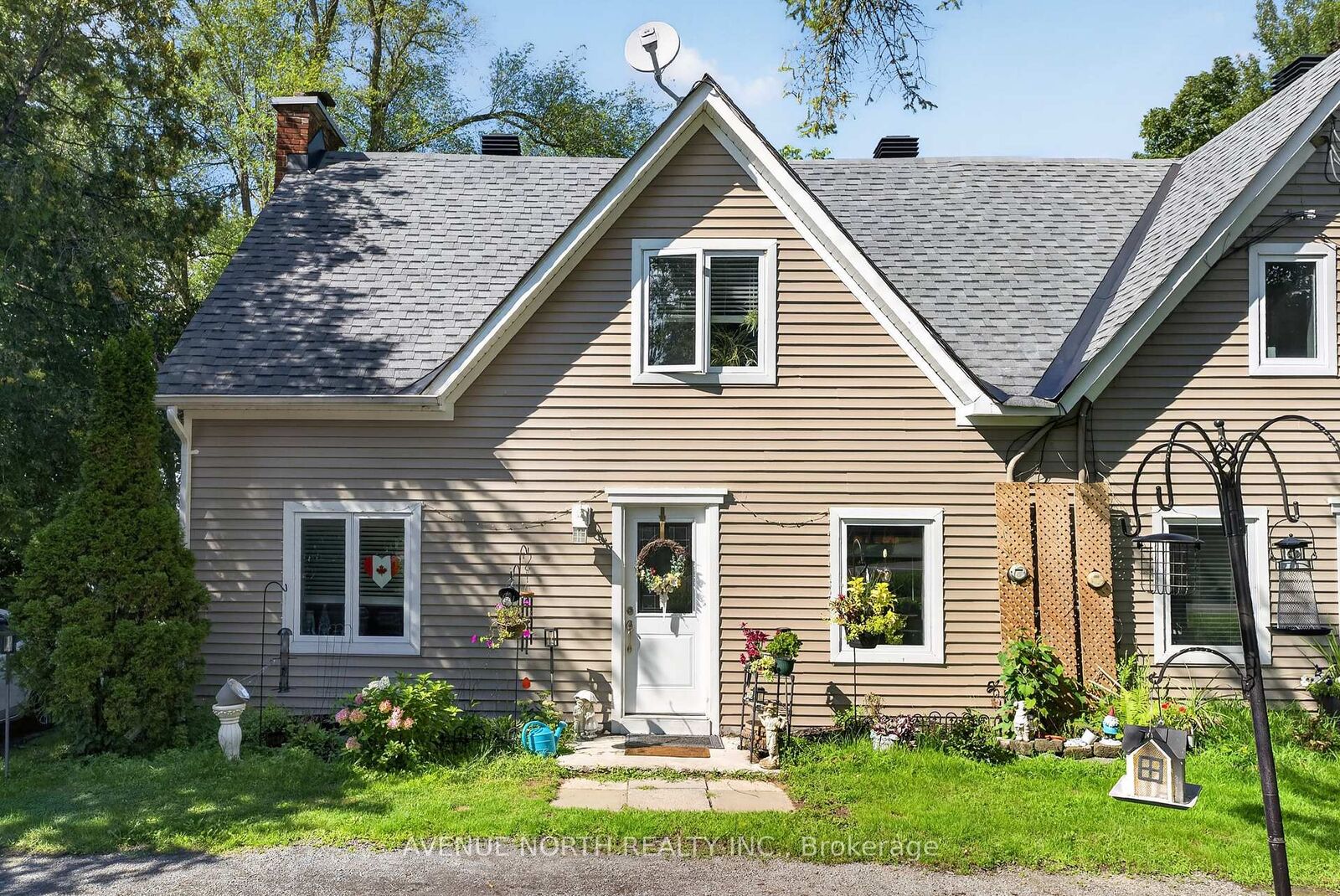 Property Photo: 2941 Old Montreal Road ON K4C 1G2