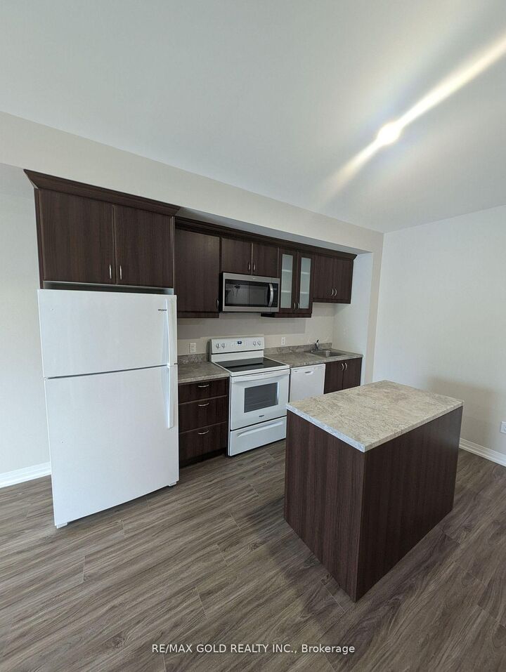 Property Photo:  50 Herrick Avenue 105  ON L2P 2T9 