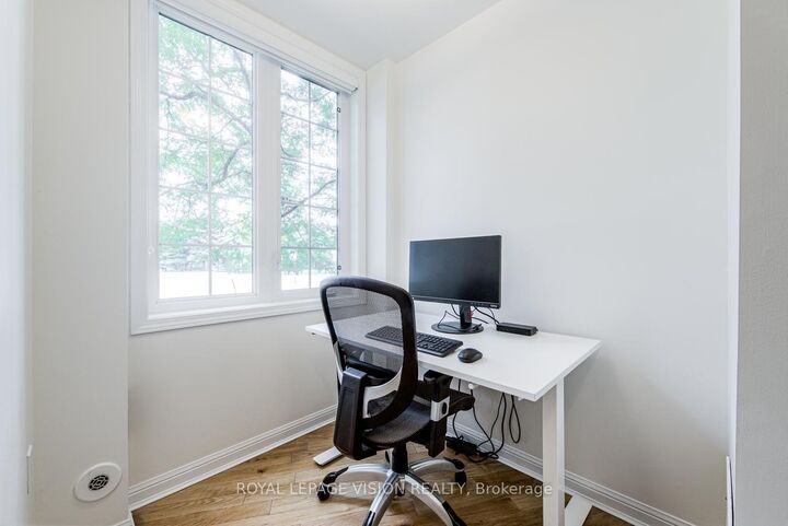 Property Photo: 2614 Dashwood Drive 40 ON L6M 0K5