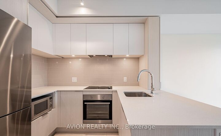 Property Photo:  225 Sumach Street 2807  ON M5A 0P8 