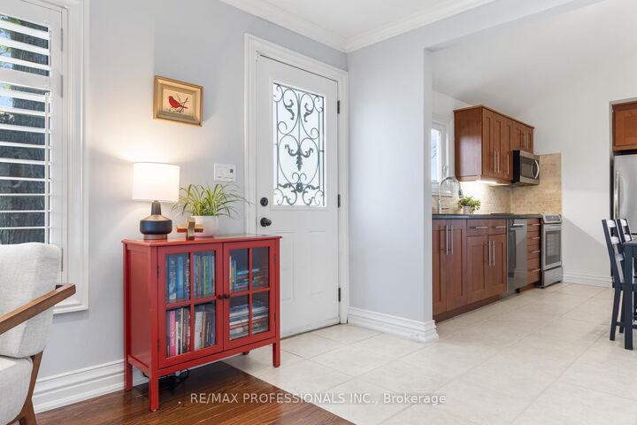 Property Photo: 869 First Street ON L5E 1A6