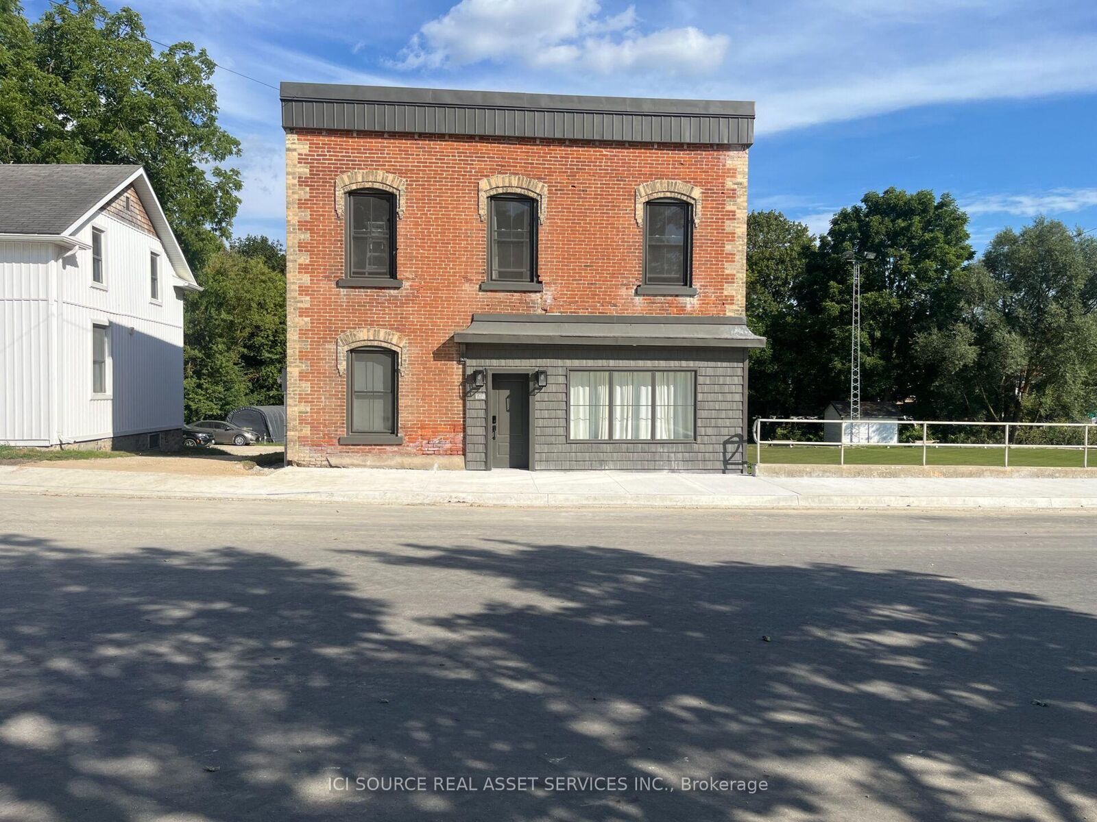 Property Photo: 27 Arthur Street W ON N0G 1Z0