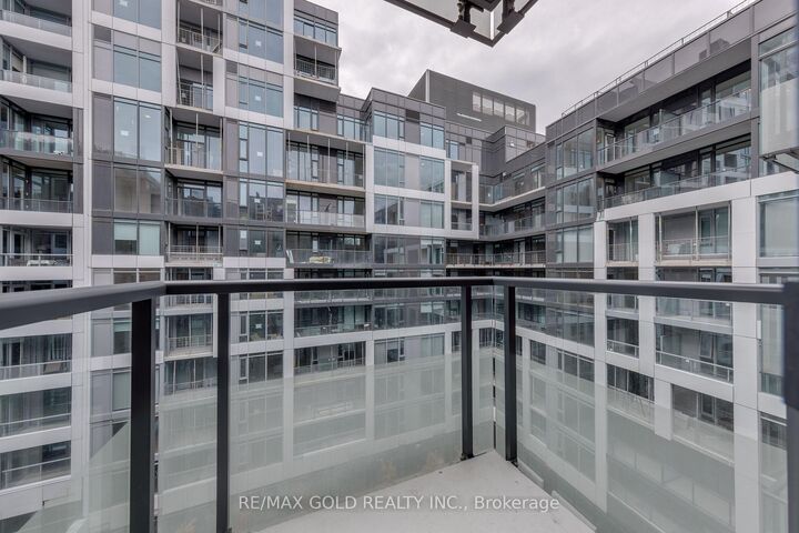 Property Photo: 560 Front Street W 809 ON M5V 1C1