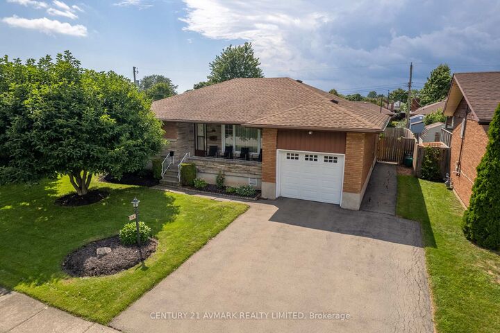 Property Photo:  54 Classic Avenue  ON L3B 1P5 
