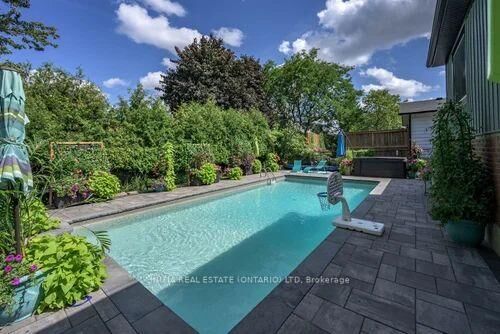 Property Photo:  18 Hammond Crescent  ON N5X 1A4 