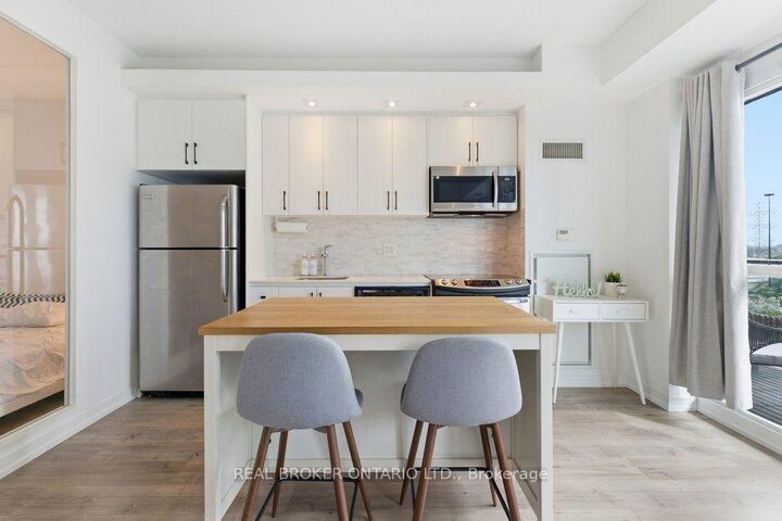 Property Photo:  165 Legion Road N 825  ON M8Y 0B3 