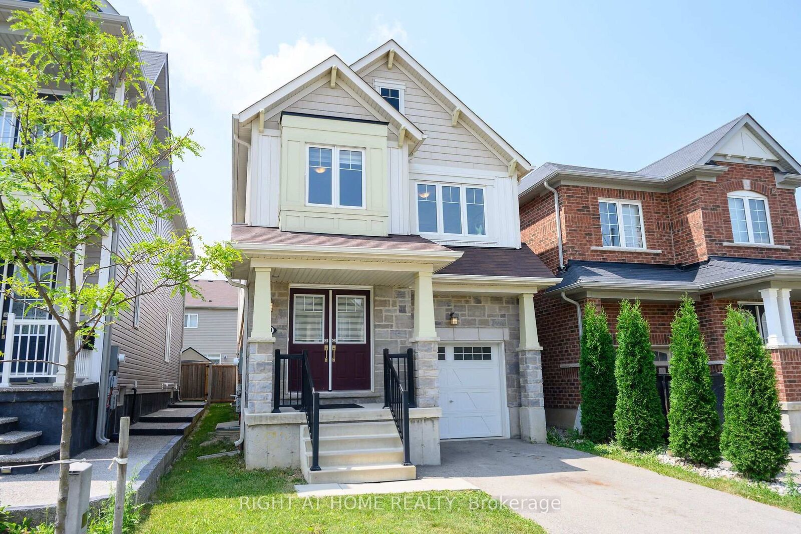 Property Photo:  31 McCargow Drive  ON N3W 0C3 