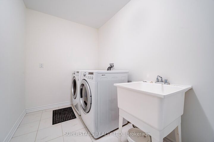 Property Photo: 241 Rustle Woods Avenue ON L6B 1M7